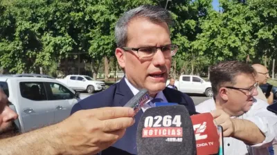 Munisaga pidió la renuncia de los 76 funcionarios de su gabinete por el déficit millonario del municipio